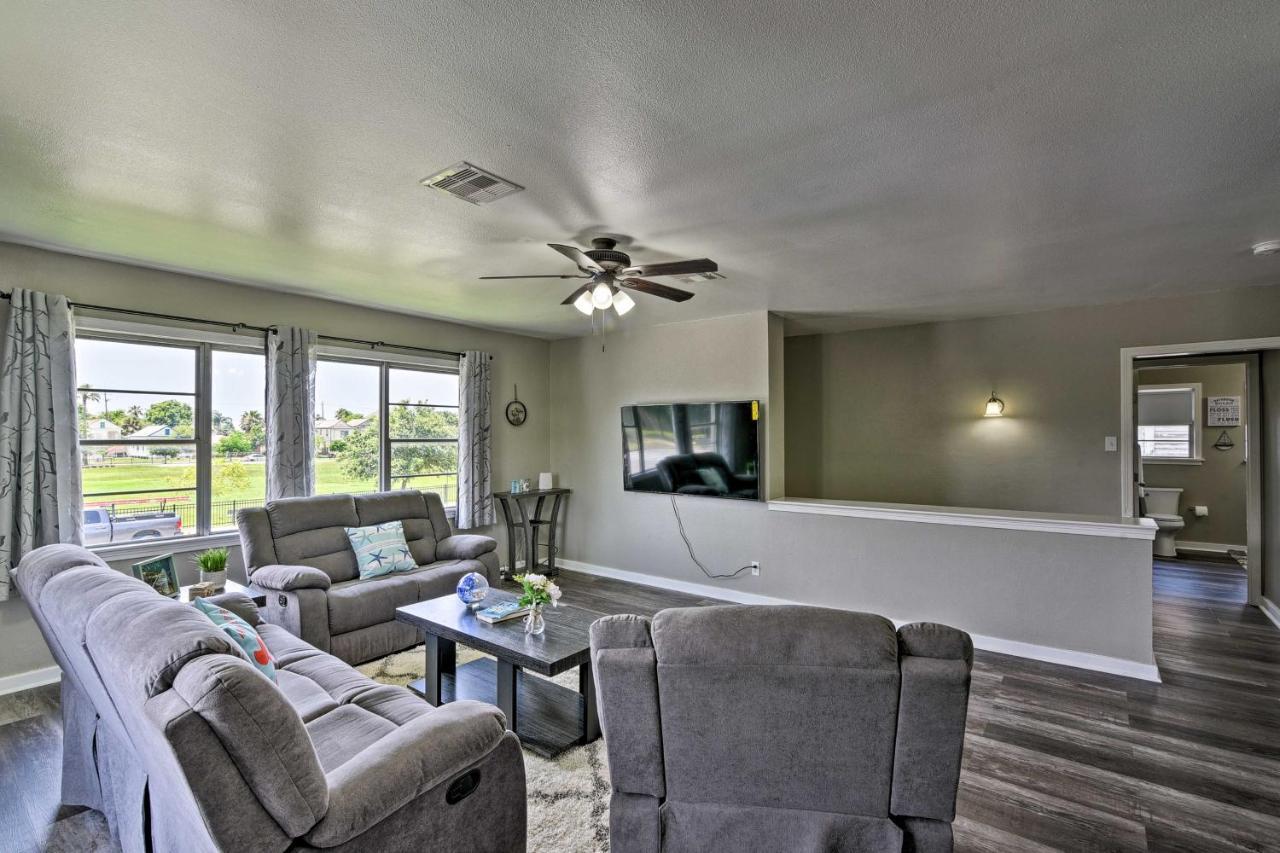 Spacious And Modern Family Duplex In Galveston! Экстерьер фото